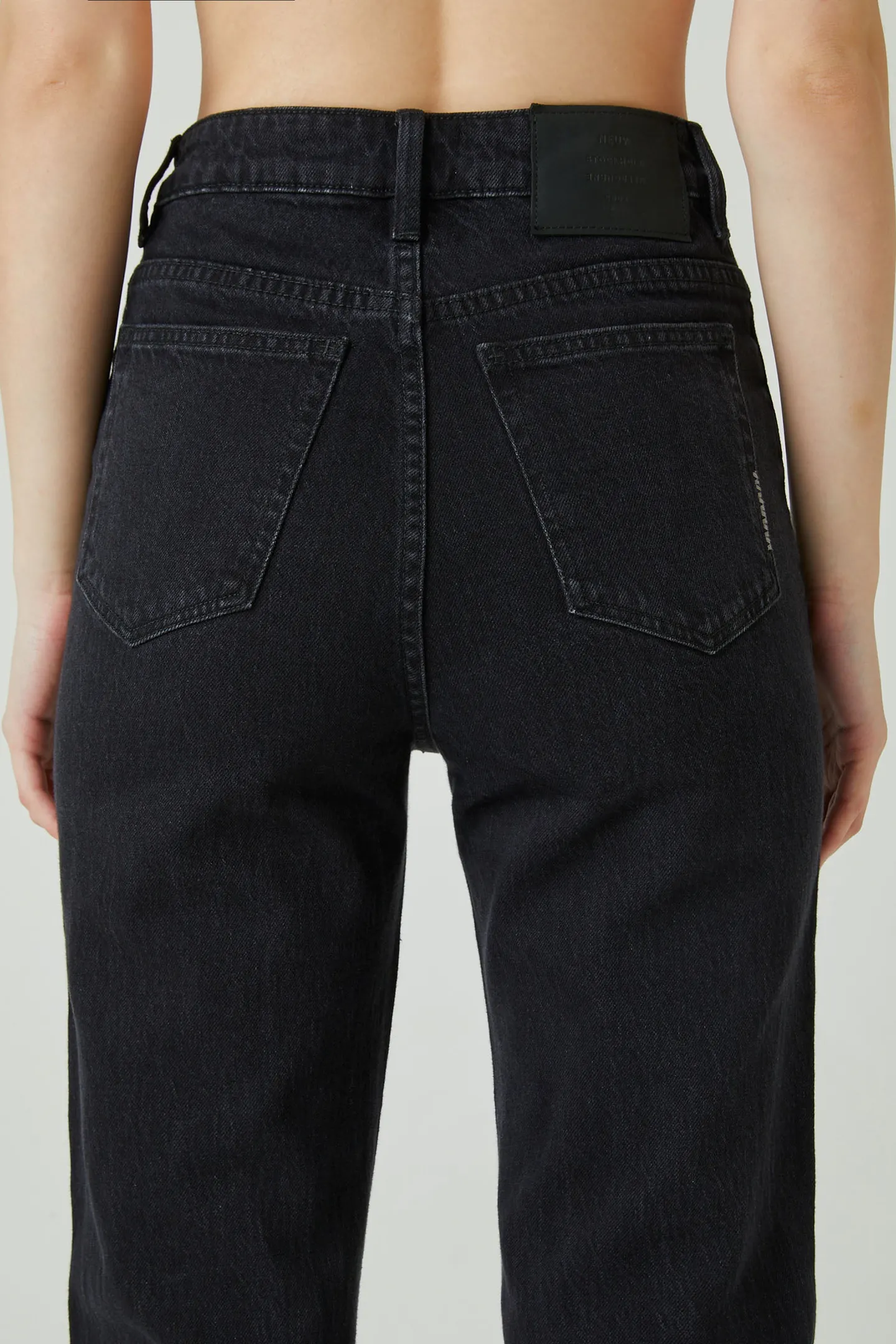 NEUW Lola Mom 'Black Earth'